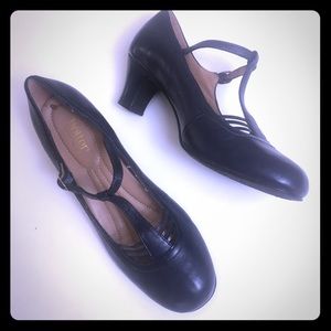 SIZE 11 VINTAGE STYLE MARY JANES FROM HOTTER